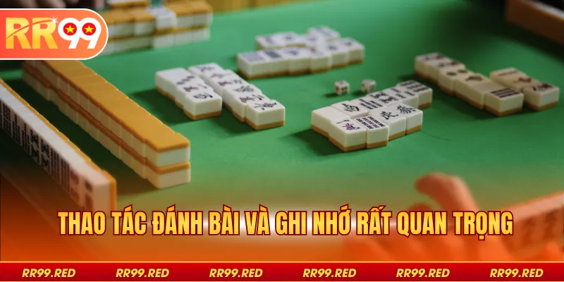 Thao tác đánh bài và ghi nhớ rất quan trọng